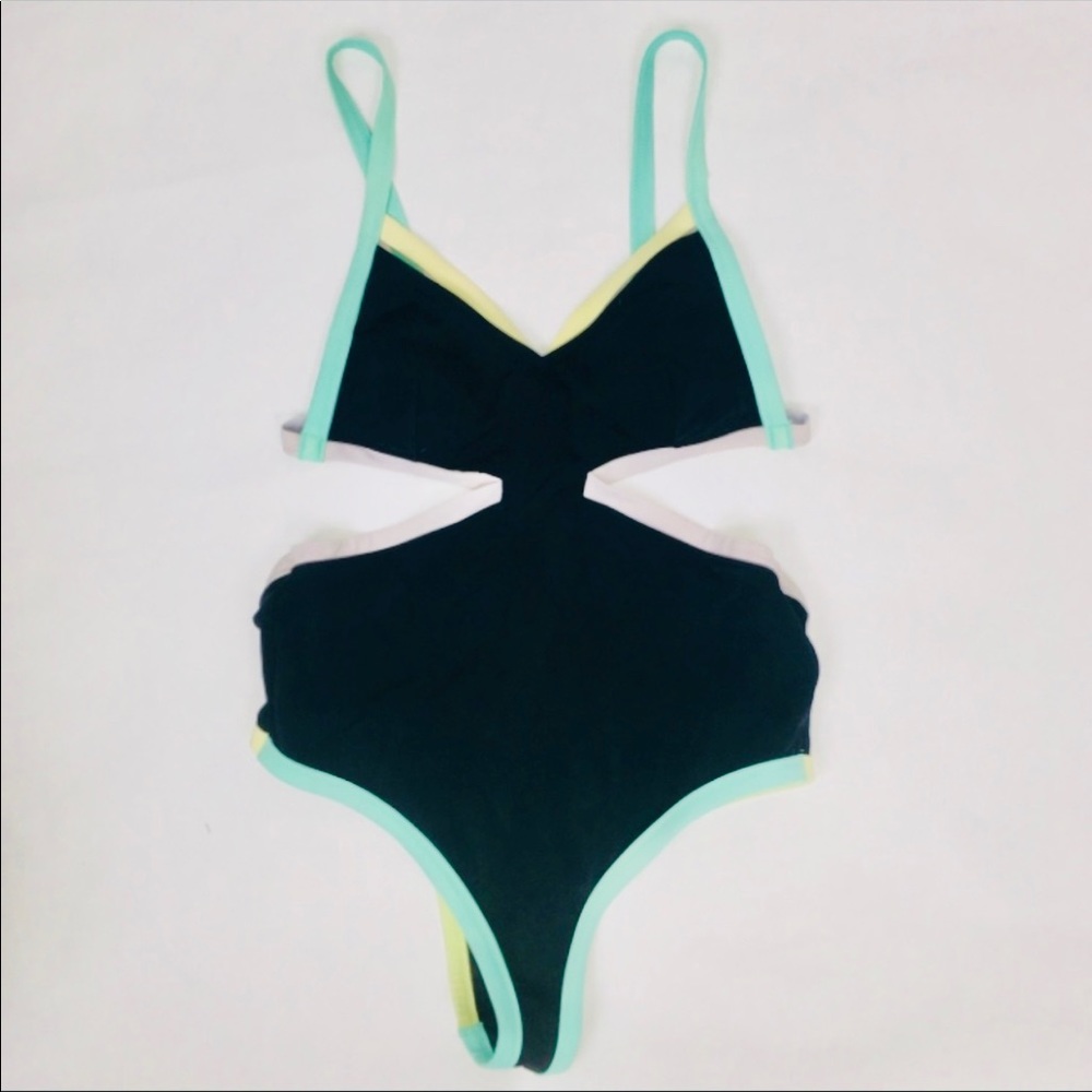 FINAL⬇️💕Cute💕VS Colorblock Monokini Swimsuit - Picture 3 of 6